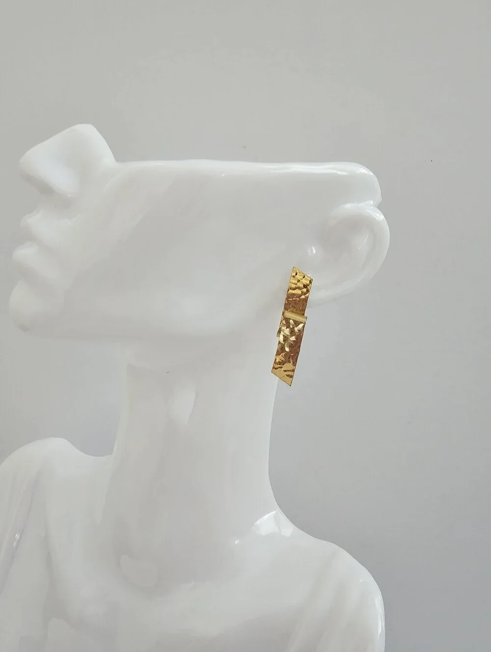Vintage Modernist Hammered Gold-Tone Ribbon Stud Earrings – Folded Geometric